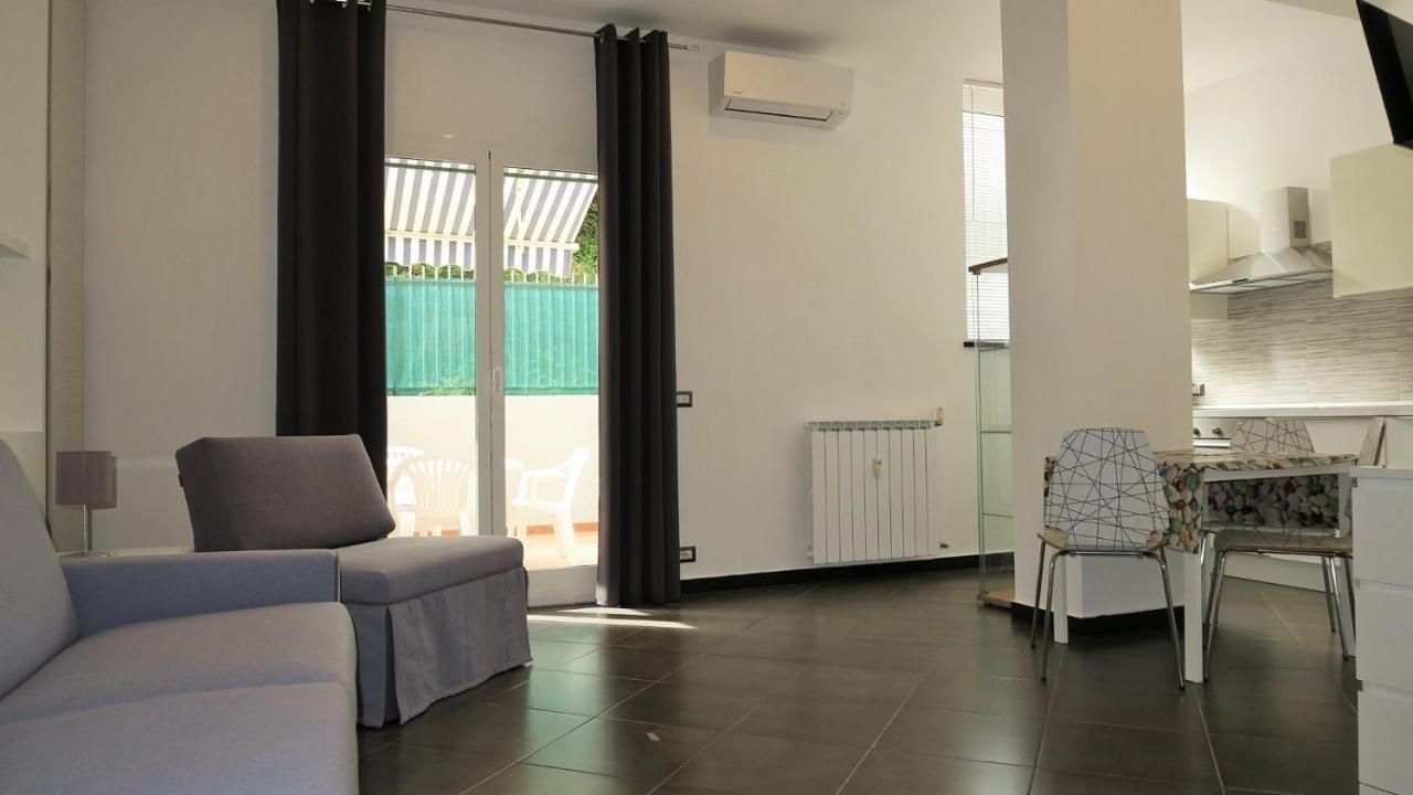 Karina, To The Beach With Terrace And Private Parking Savona Buitenkant foto