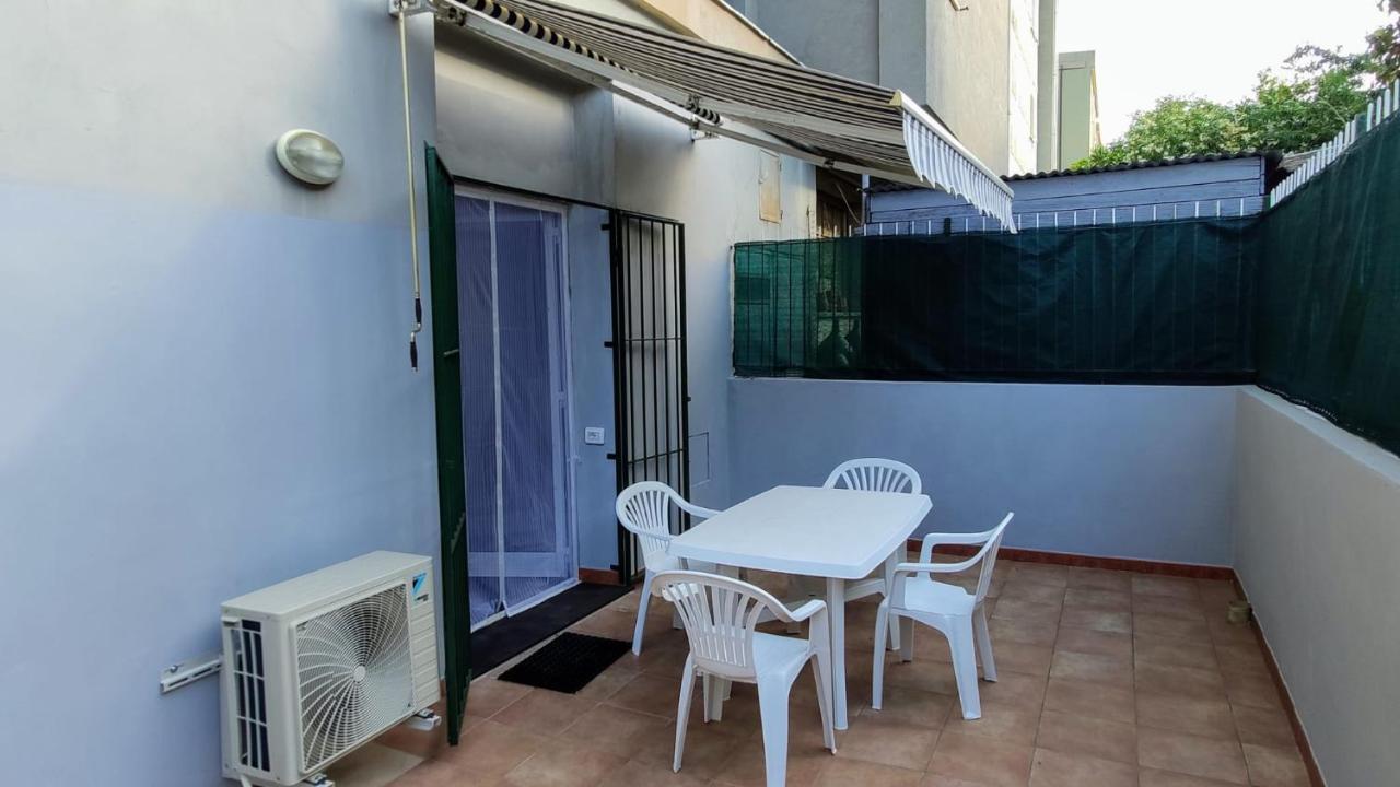 Karina, To The Beach With Terrace And Private Parking Savona Buitenkant foto