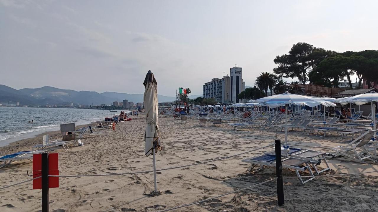 Karina, To The Beach With Terrace And Private Parking Savona Buitenkant foto