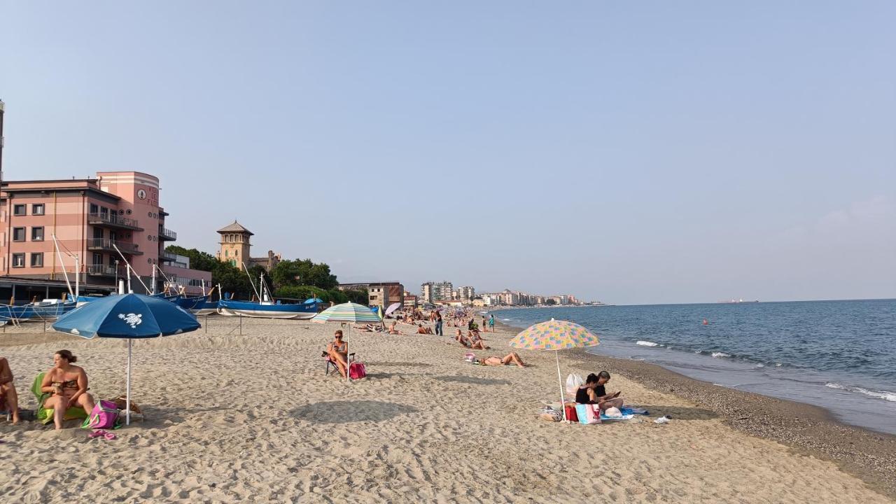 Karina, To The Beach With Terrace And Private Parking Savona Buitenkant foto