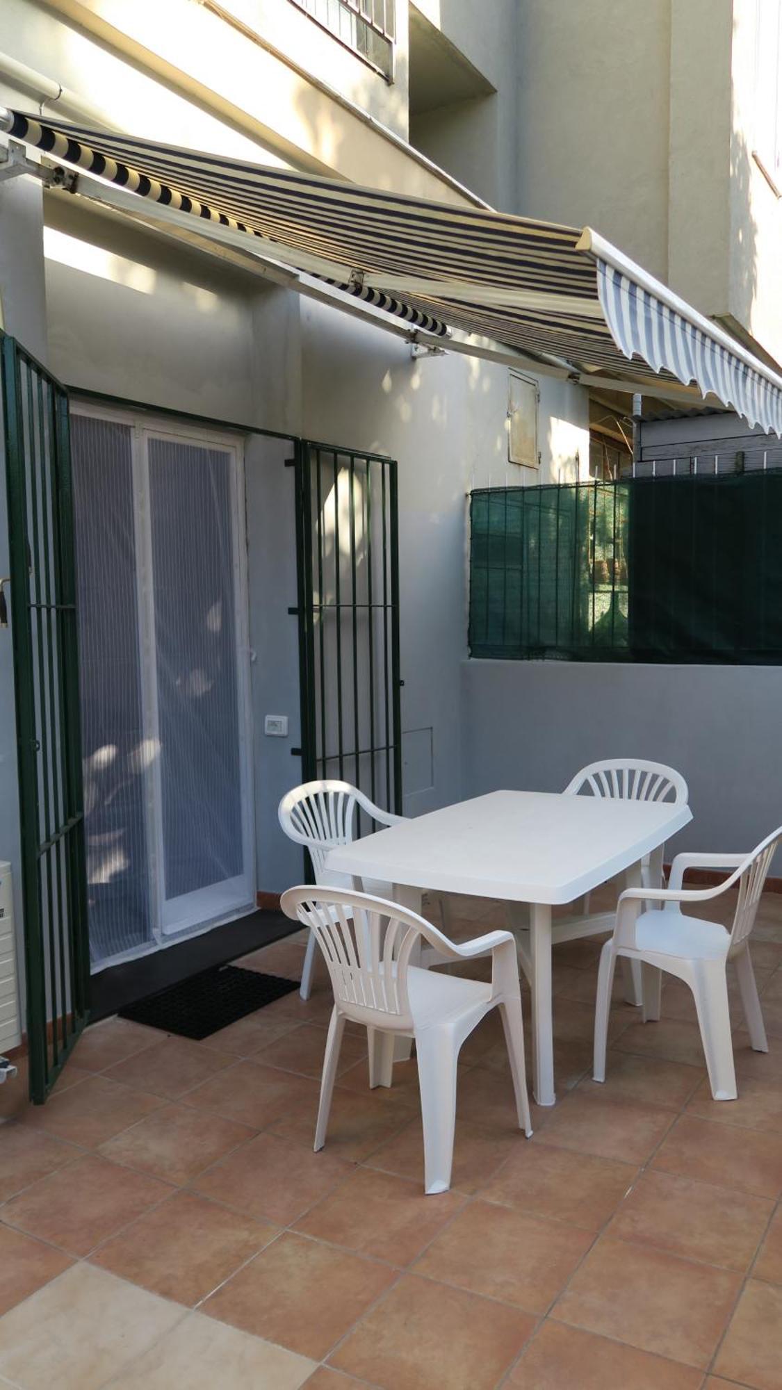 Karina, To The Beach With Terrace And Private Parking Savona Buitenkant foto